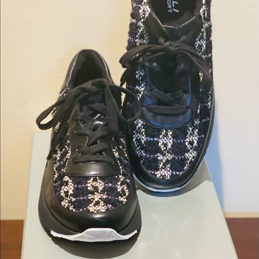 Women Vaneli Sport Shoes